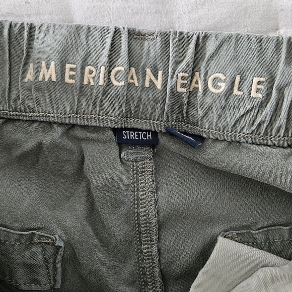 American Eagle Olive Cargo Pants - Picture 3 of 6